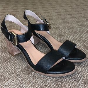 Dr. Scholl’s black sandal